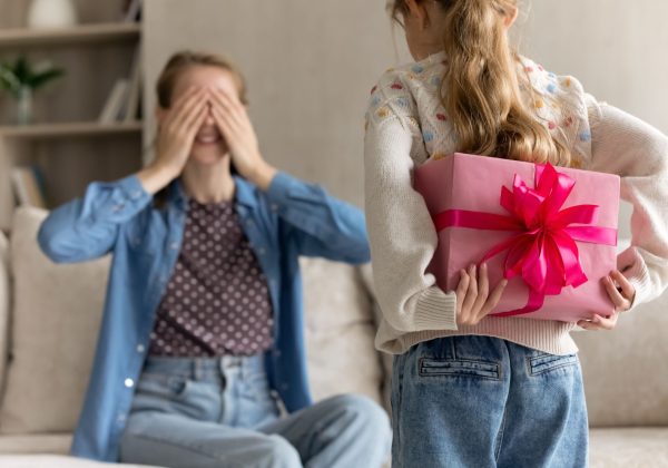 מתנה לאמא: רעיונות מקוריים ומיוחדים שיגרמו לה לחייך