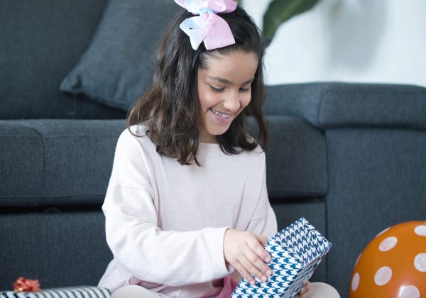 איך לבחור מתנה לילד בן 8: רעיונות מגוונים לפי תחומי עניין